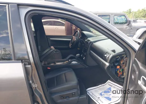 2010 Porsche Cayenne z USA, uszkodzony, nr VIN WP1AA2AP0ALA05321